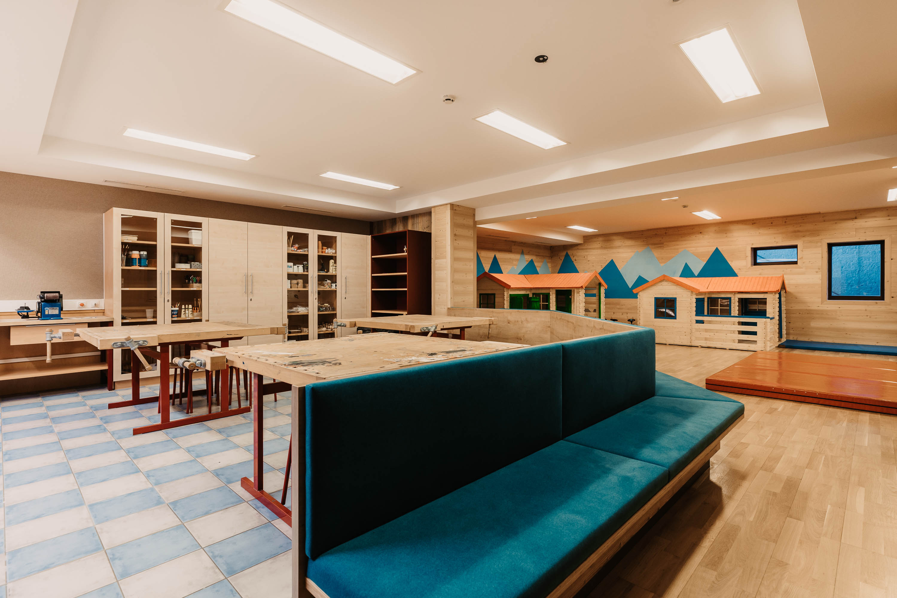 Kinderhotel: Kreativwerkstatt in der Kinderbetreuung - Hofgut Wagrain – Apartment & Lifestyle Resort Wagrain
