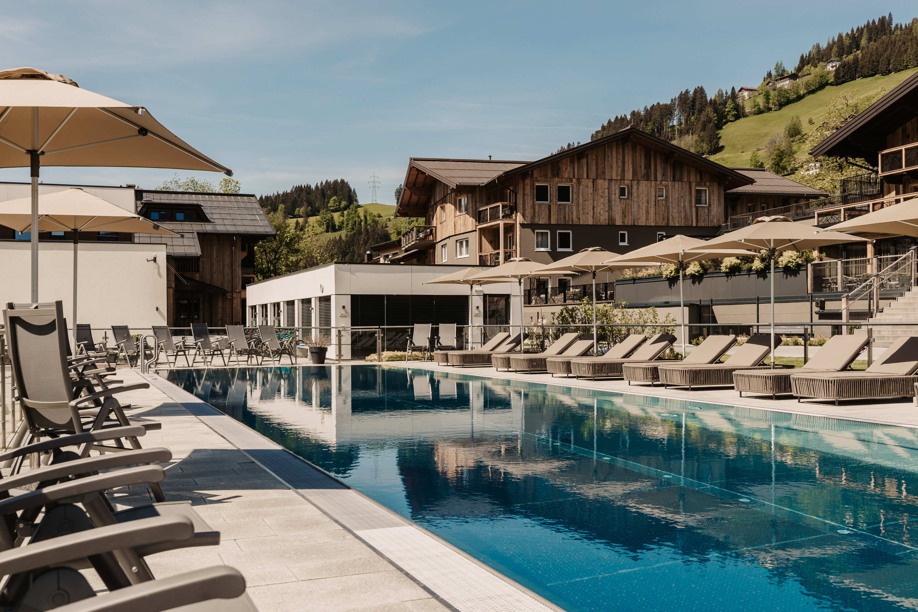 Kinderhotel: 25-Meter Sportbecken - Hofgut Wagrain – Apartment & Lifestyle Resort Wagrain
