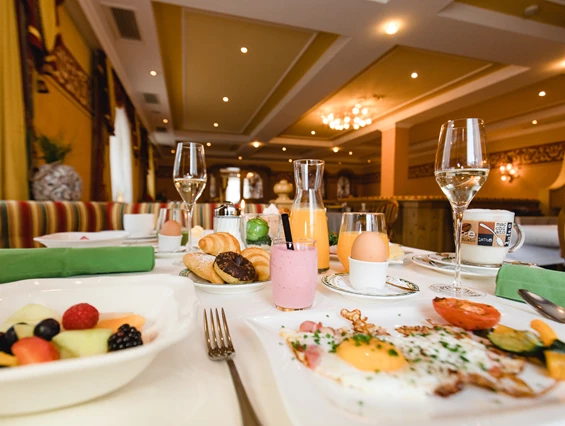 Familienhotel: Großes Frühstücksbuffet - Familienhotel DreiSonnen 