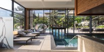 Familienhotel - Pools: Infinity Pool - Panorama-Hallenbad 32 °C - Feldhof DolceVita Resort