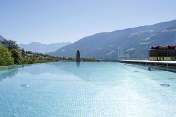 Kinderhotel: Sky-Infinity-Pool mit Thermalwasser 32 °C im 5. Stock - Feldhof DolceVita Resort