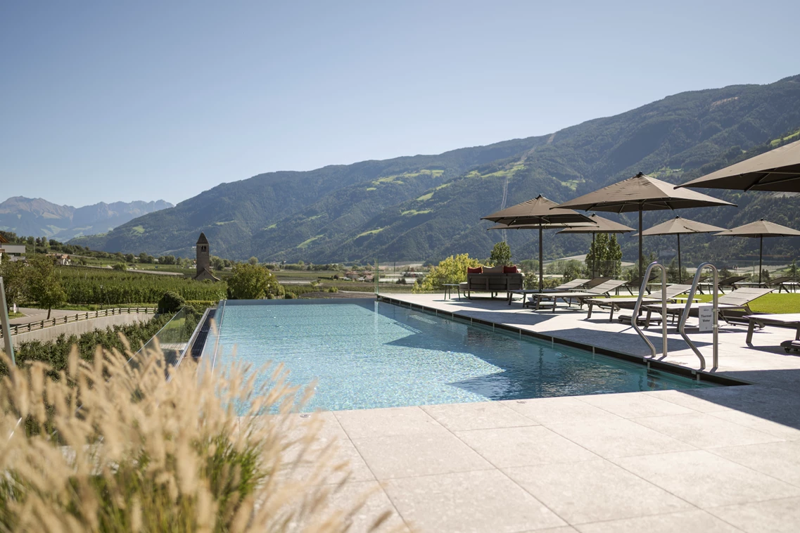 Kinderhotel: Sky-Infinity-Pool mit Thermalwasser 32 °C im 5. Stock - Feldhof DolceVita Resort