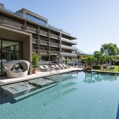 Familienhotel: Freibad 32 °C im mediterranem Gartenparadies - Feldhof DolceVita Resort