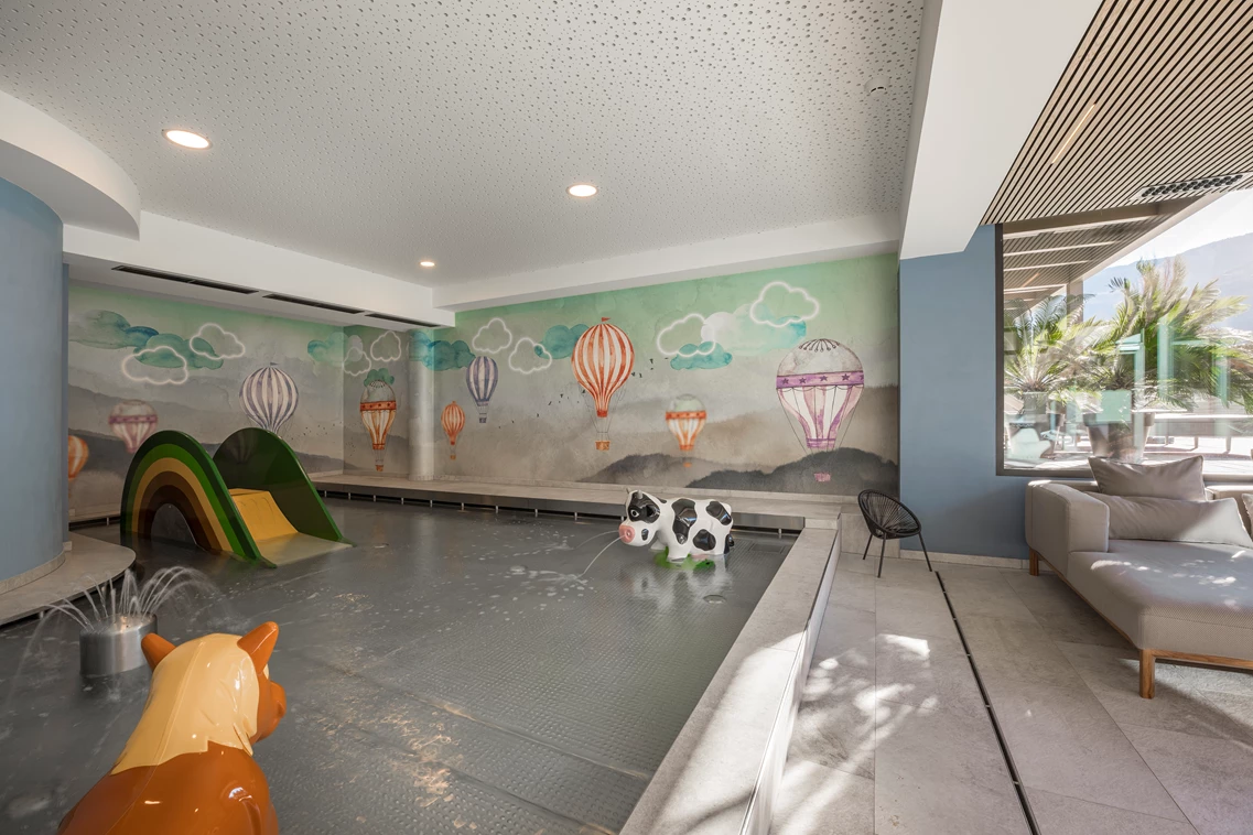 Kinderhotel: Baby- und Kleinkinderbecken 34 °C mit Wasserspielen - Feldhof DolceVita Resort