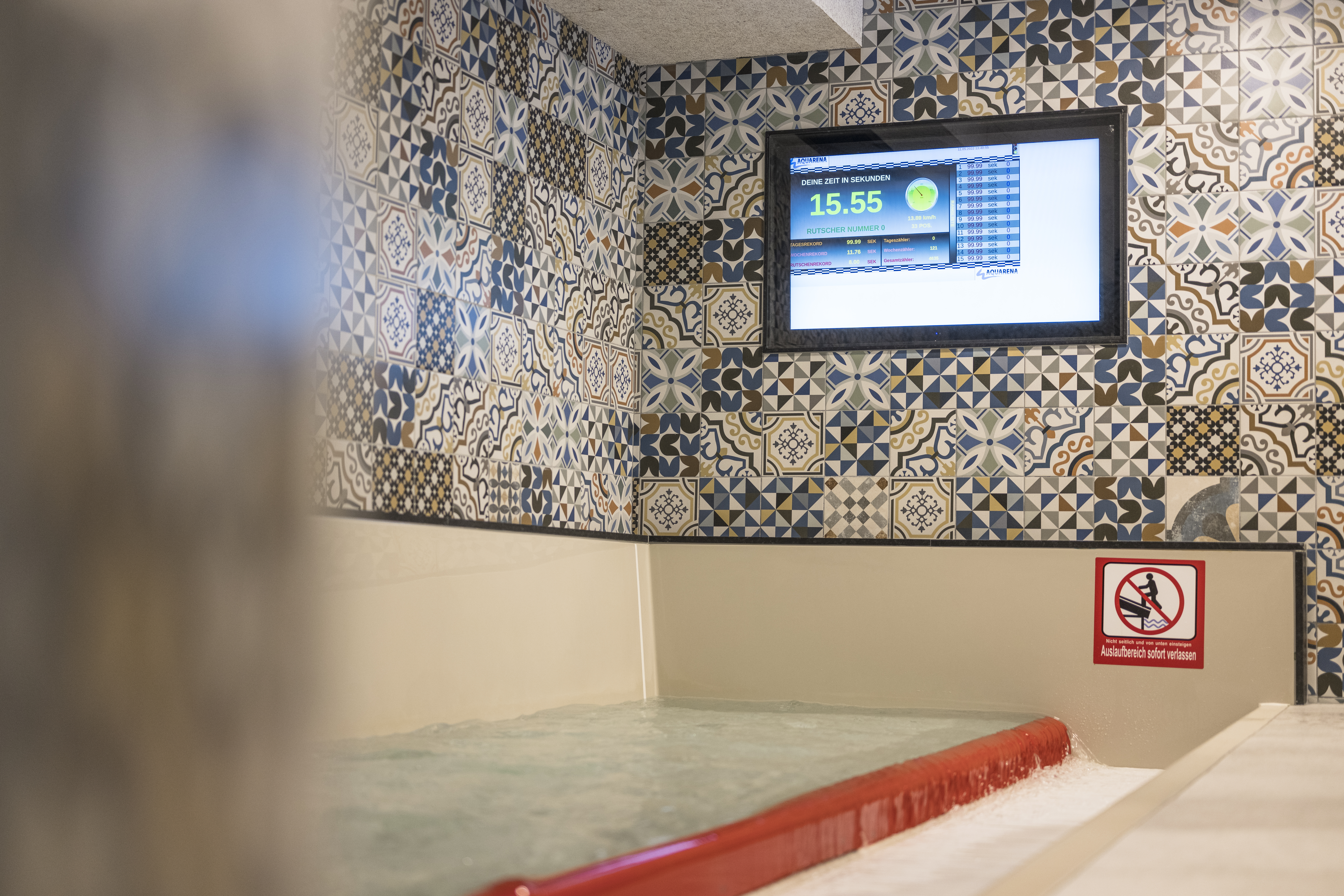 Kinderhotel: 80 Meter lange Indoor-Röhren-Wasserrutsche über 3 Etagen - Feldhof DolceVita Resort - Spielen | Entdecken, Wasser | Wellness