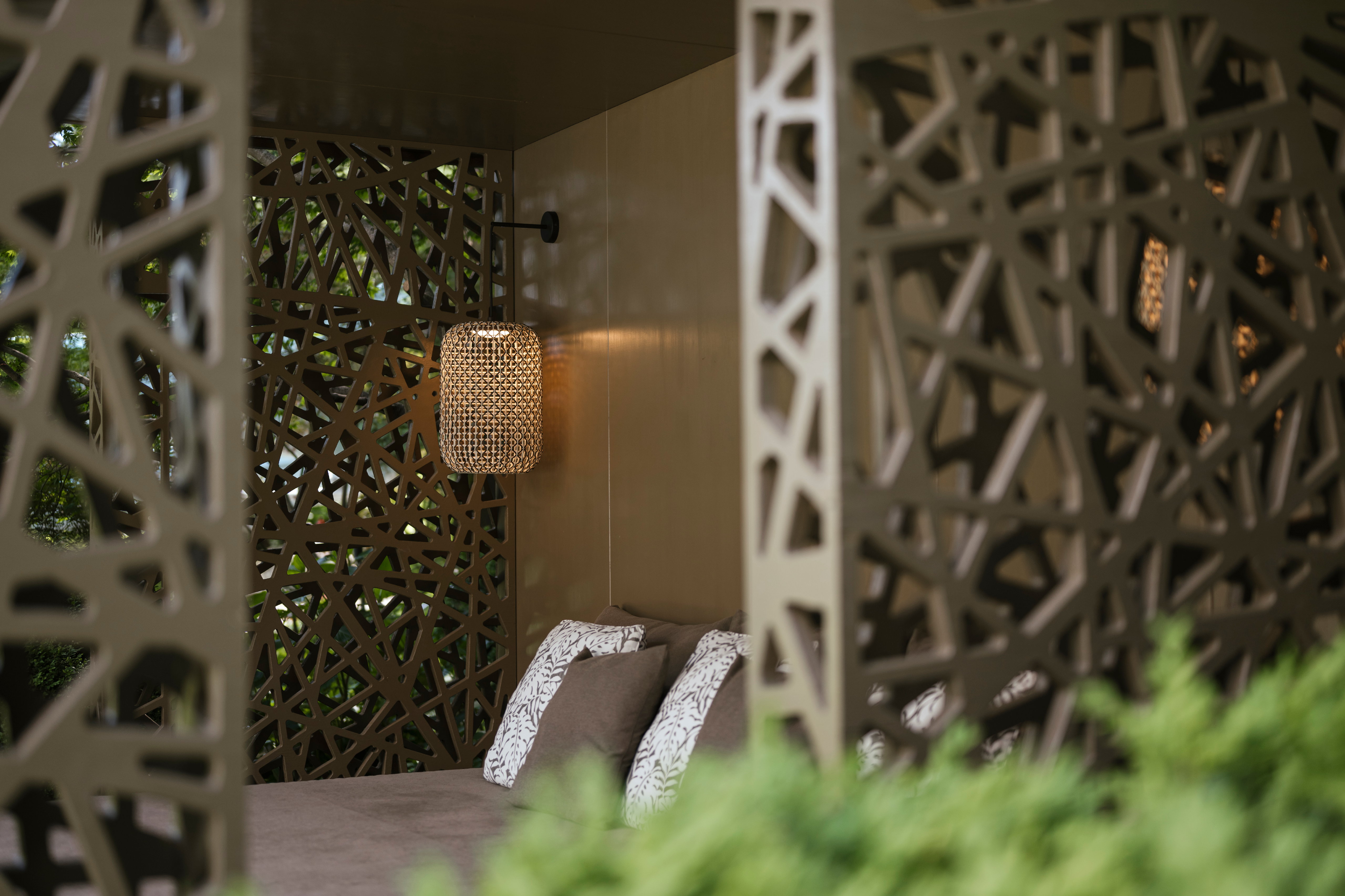 Kinderhotel: Kuschelliegen im Gartenbereich - Feldhof DolceVita Resort - Wasser | Wellness