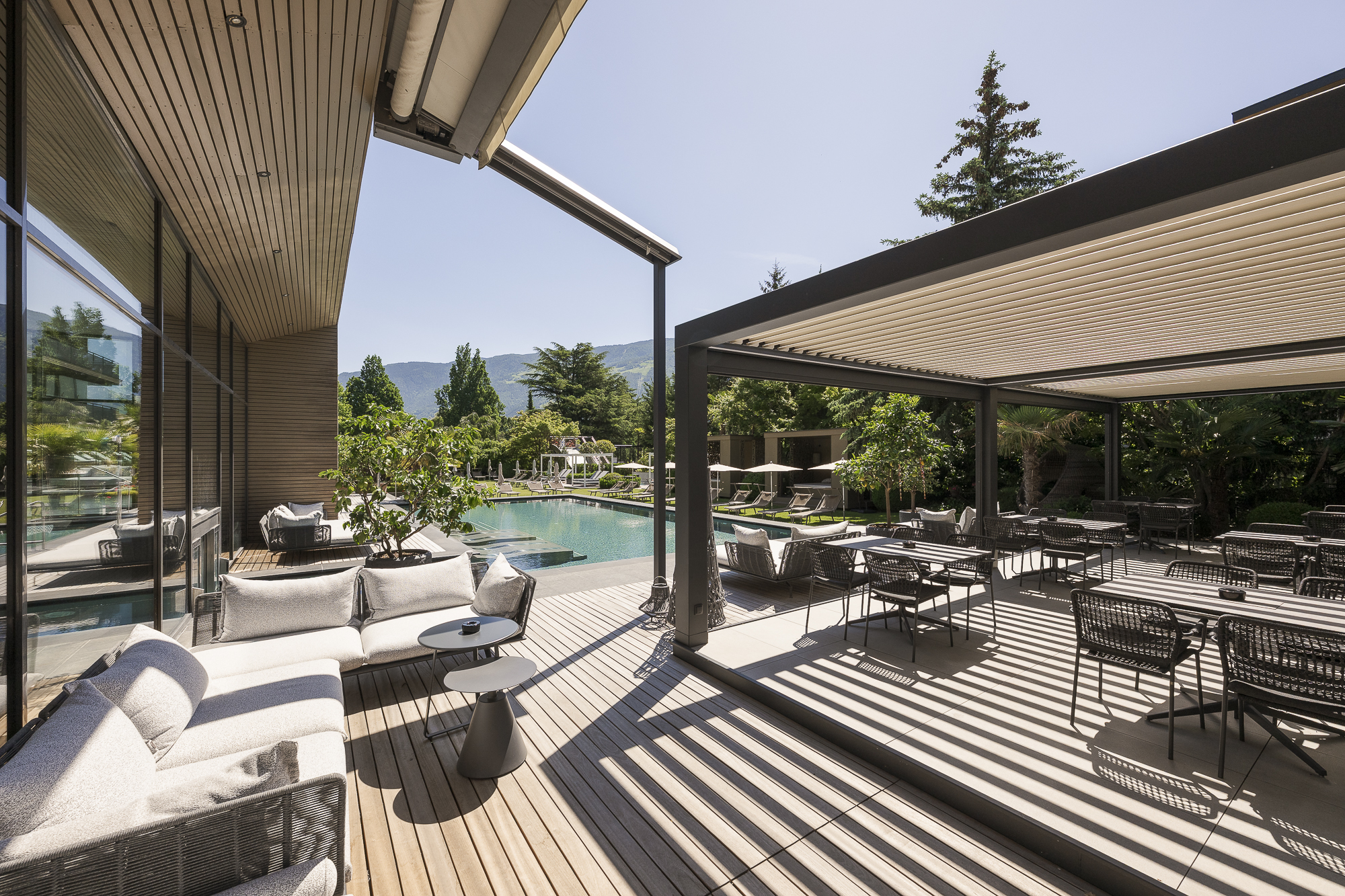 Kinderhotel: Lounge am Pool - Feldhof DolceVita Resort