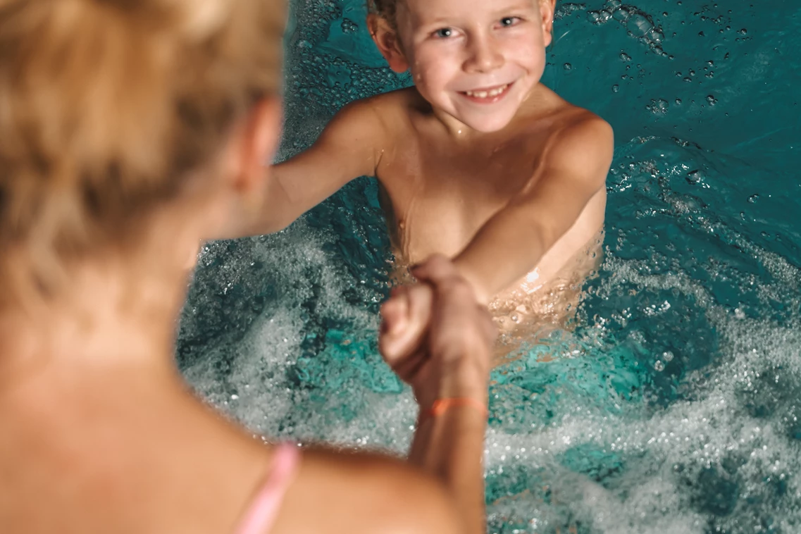 Kinderhotel: Familien Pool - Hotel Krallerhof