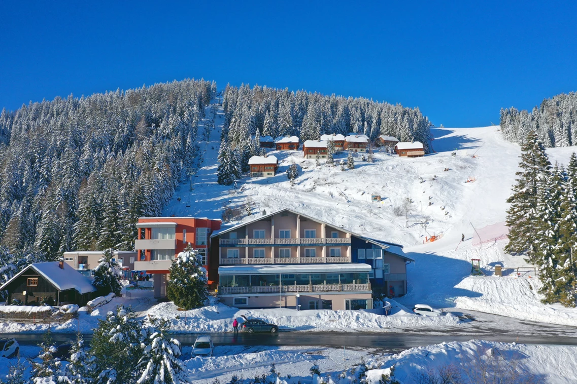 Kinderhotel: Familotel Hotel**** Alpengasthof Hochegger Aussen im Winter
 - Hotel**** Hochegger