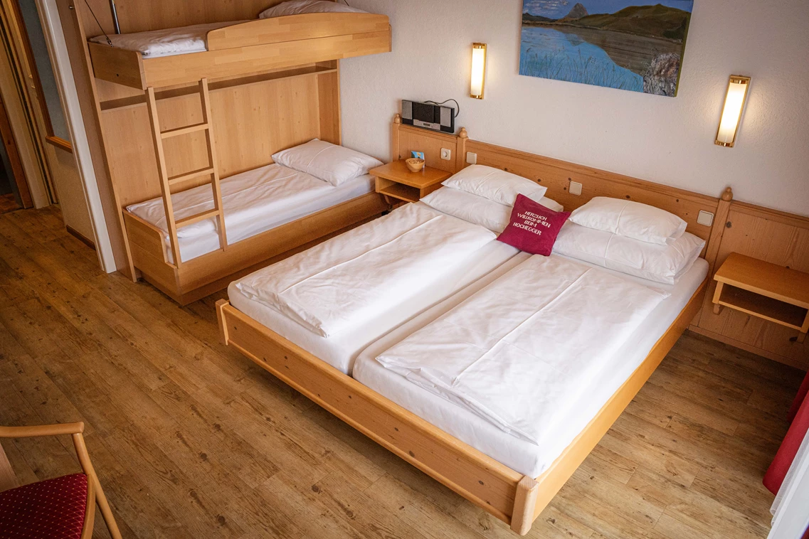 Kinderhotel: Zimmerbeispiel - Hotel**** Hochegger