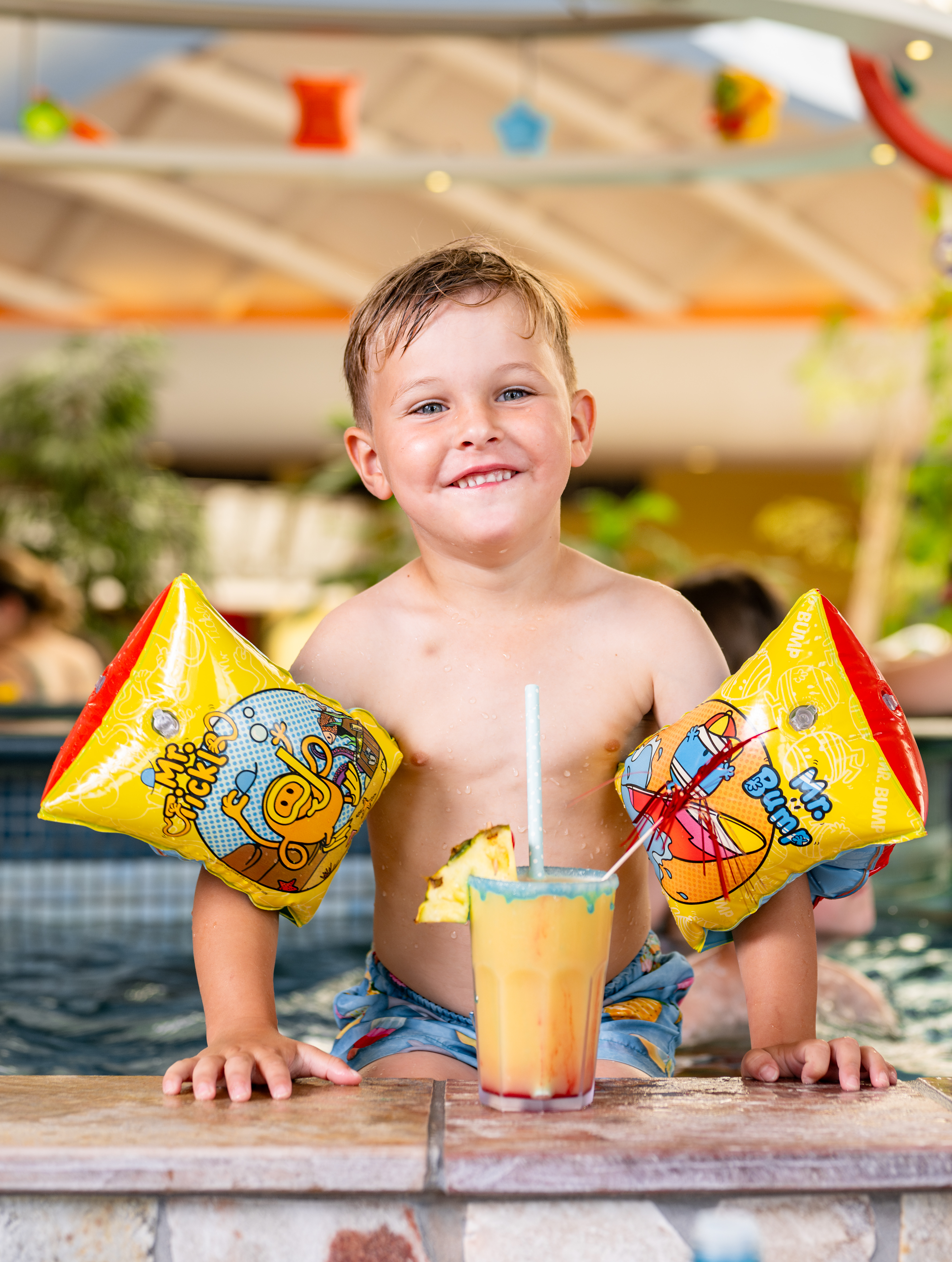 Kinderhotel: Cocktail mixen bei der Poolbar - H2O Hotel-Therme-Resort