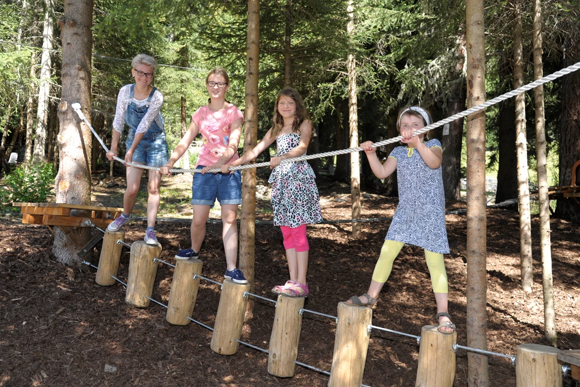 Kinderhotel: Spielplatz im Wald - Nockalm