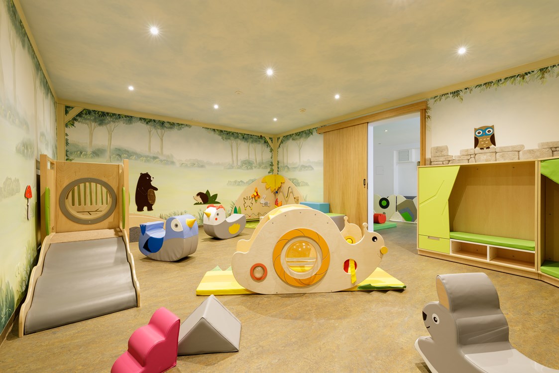 Kinderhotel: Indoor-Spielplatz für Kinder - Familotel Kaiserhof****