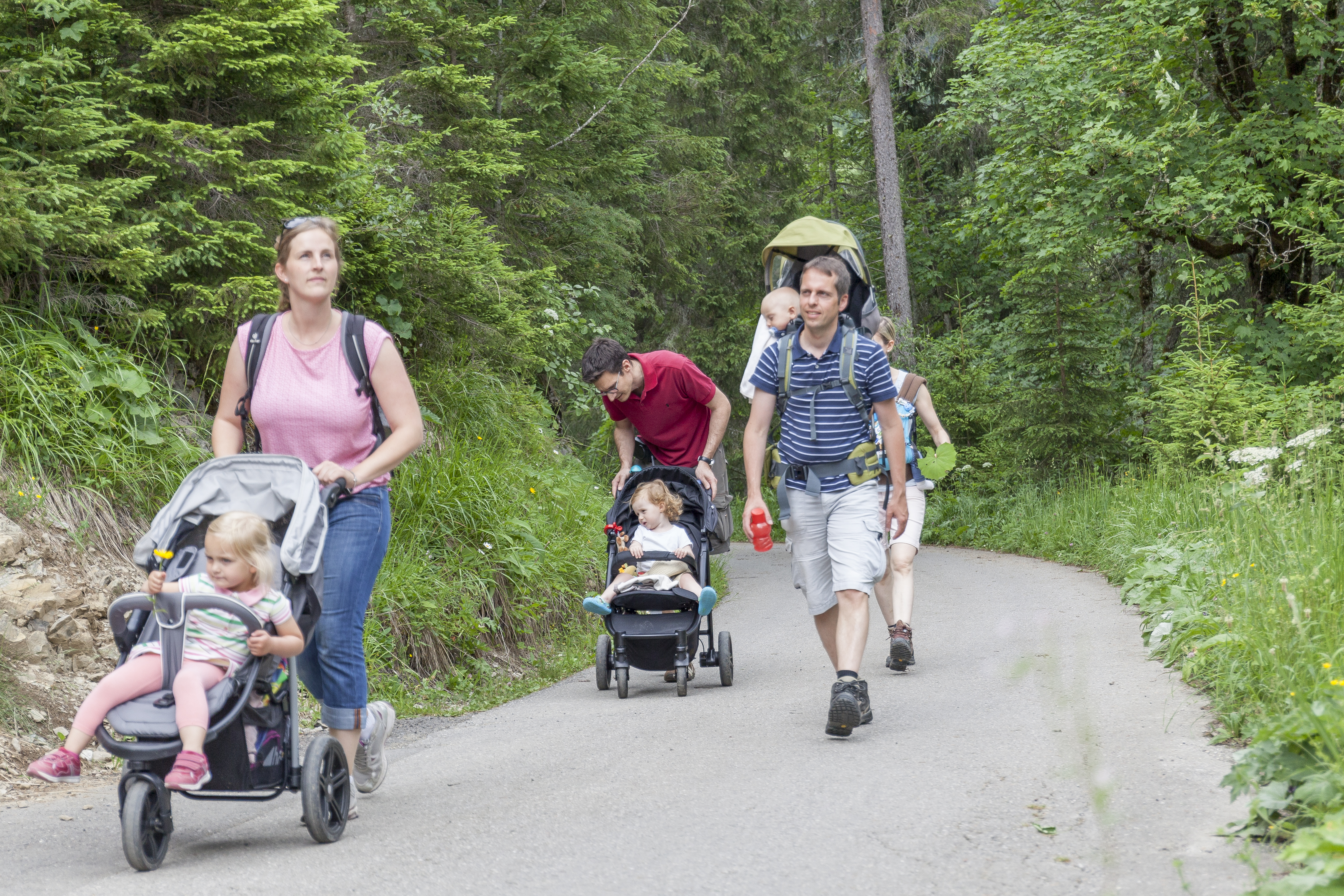 Kinderhotel: Hoteleigene Buggys und Rückentragen für jedes Abenteuer - Familotel Kaiserhof**** - Hotel | Umgebung