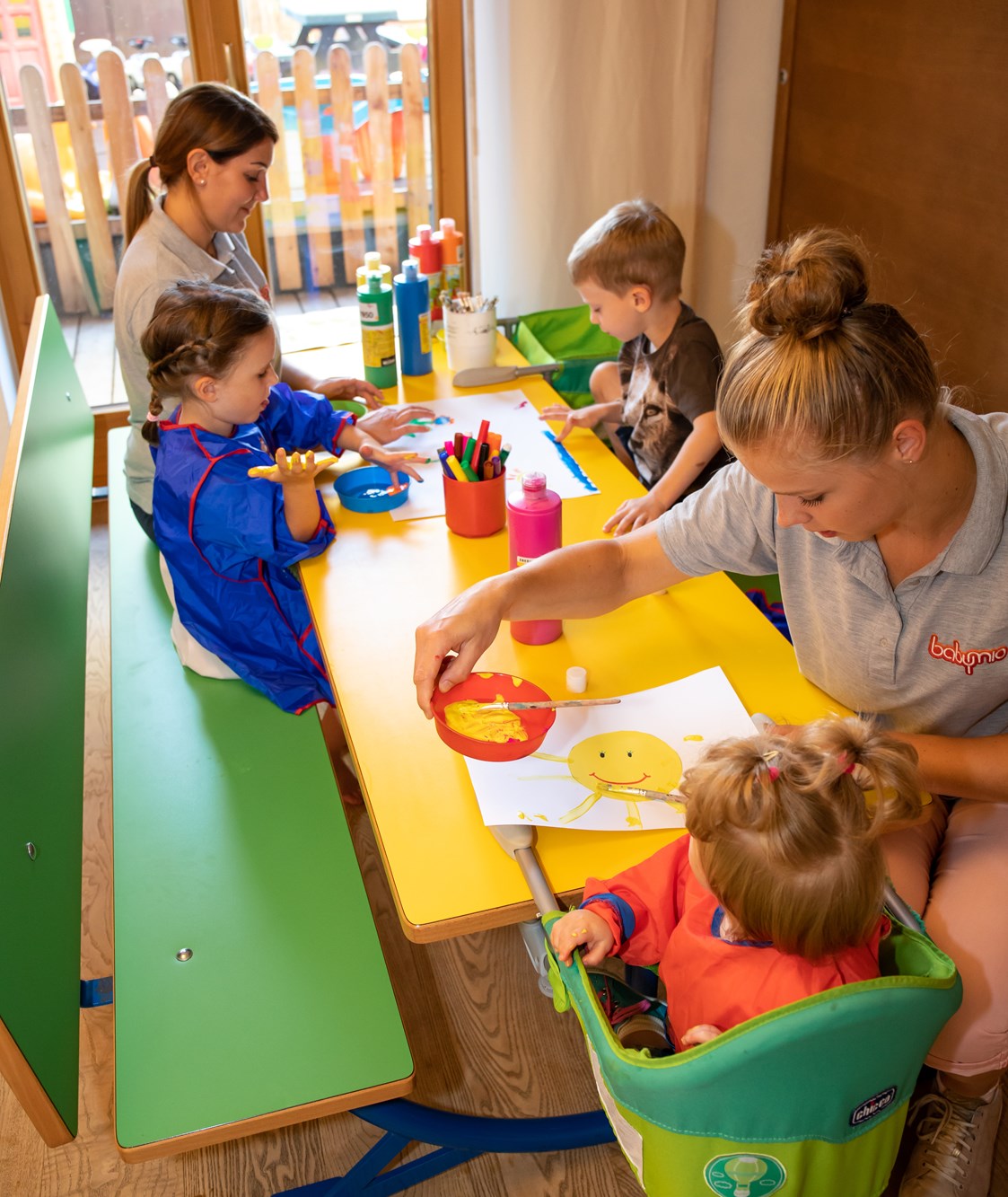 Kinderhotel: Baby- und Kinderbetreuung in eigenen Räumlichkeiten mit Schlafraum, Küche und eigenem Frischluftbereich - Hotel babymio