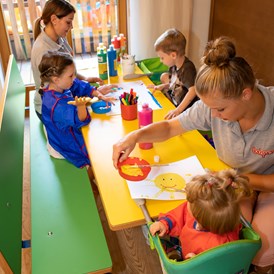 Kinderhotel: Baby- und Kinderbetreuung in eigenen Räumlichkeiten mit Schlafraum, Küche und eigenem Frischluftbereich - Hotel babymio
