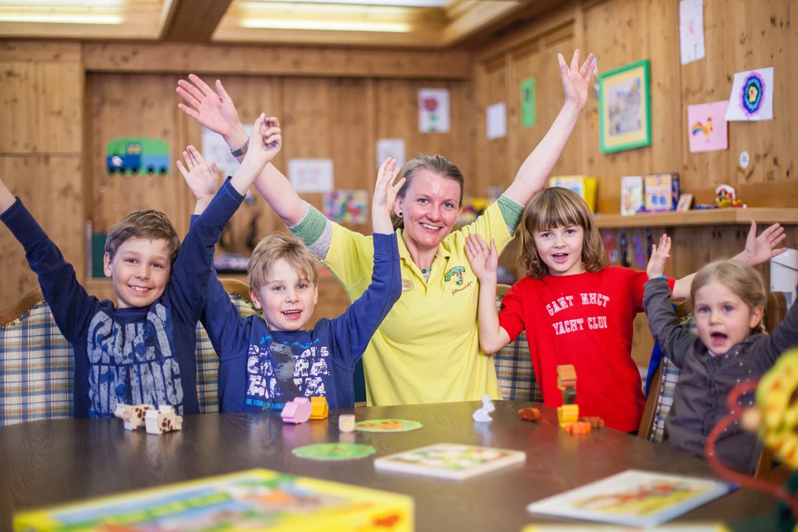 Kinderhotel: Tägliche Kinderbetreuung 9-21 Uhr - Kinder- & Gletscherhotel Hintertuxerhof