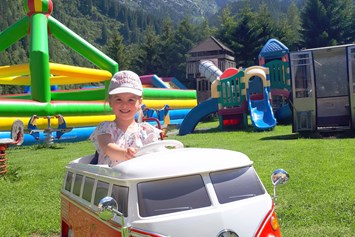 Kinderhotel: Unser Spielplatz mit Mega-Hüpfburg - Kinder- & Gletscherhotel Hintertuxerhof