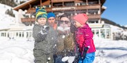 Familienhotel - PLZ 6294 (Österreich) - Schneespaß im Winter - Kinder- & Gletscherhotel Hintertuxerhof