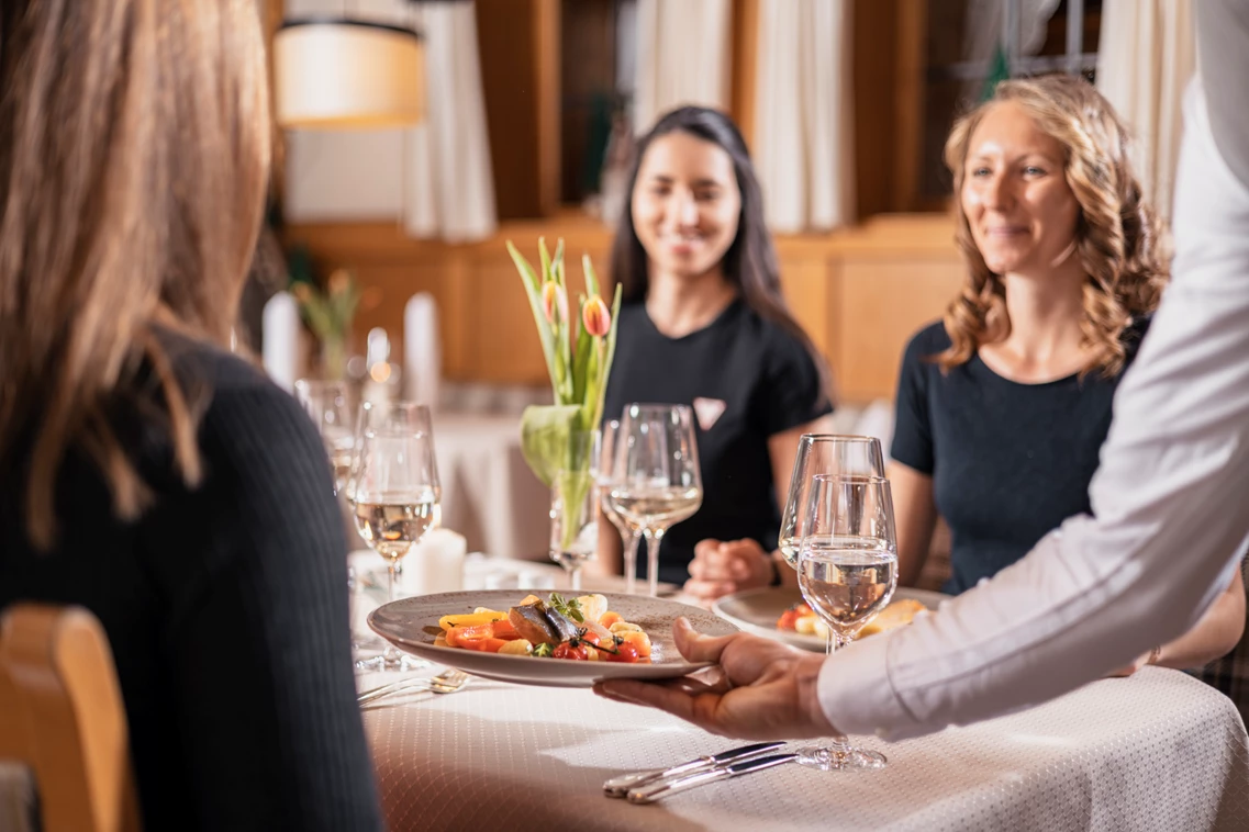 Kinderhotel: Kulinarisches Verwöhnmenu - Kinder- & Gletscherhotel Hintertuxerhof