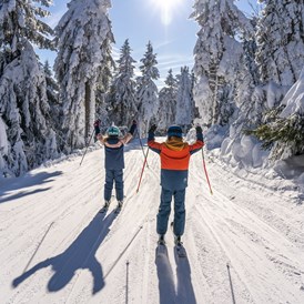 Kinderhotel: Über 100 km Loipen & knapp 50 km Piste lassen Wintersportherzen höher schlagen! - Elldus Resort - Familotel Erzgebirge