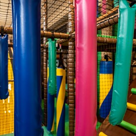 Kinderhotel: Großartige Softplay Anlage im Indoorspielplatz! - Elldus Resort - Familotel Erzgebirge