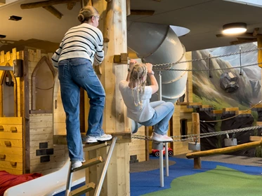 Kinderhotel: Spiel-KISTE im ULRICHSHOF - ULRICHSHOF Nature · Family · Design