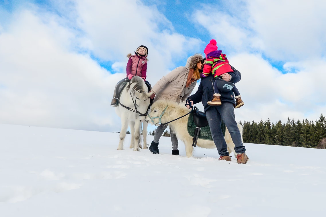 Kinderhotel: Winter im ULRICHSHOF - ULRICHSHOF Nature · Family · Design