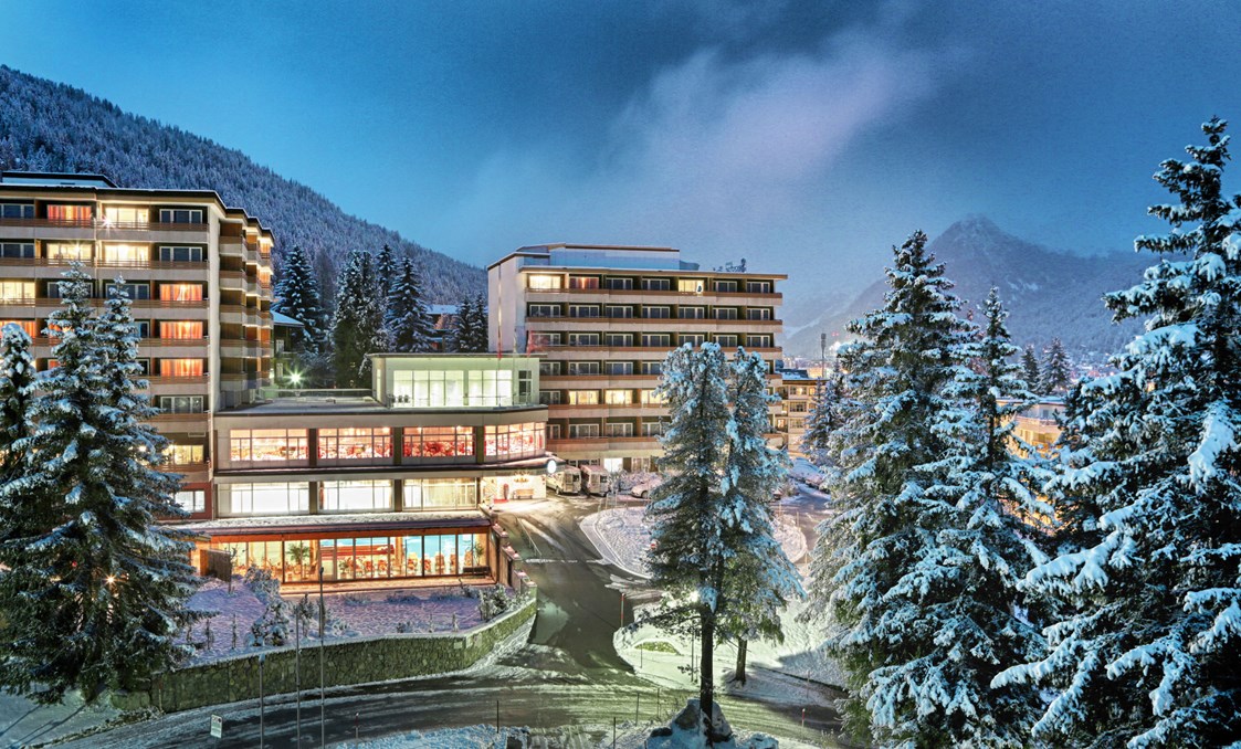Kinderhotel: Aussenansicht Winter - Sunstar Hotel Davos - Sunstar Hotel Davos