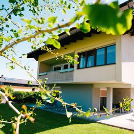 Kinderhotel: Unsere Villa Karglhof mit neu renovierten Wohnungen und Suiten. - Ferienwohnungen und Seebungalows am Faaker See - Karglhof OG