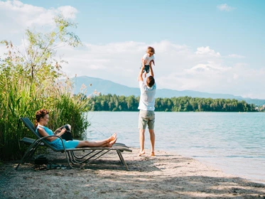 Kinderhotel: Idylle am eigenen Badestrand - Ferienwohnungen und Seebungalows am Faaker See - Karglhof OG