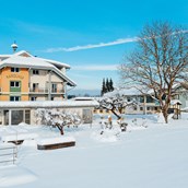Familienhotel: Karglhof Stammhaus - im Winter - Ferienwohnungen und Seebungalows am Faaker See - Karglhof OG