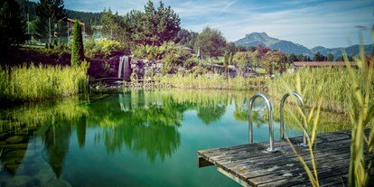 Familienhotel - Garten - Kirchdorf in Tirol - Gartenteich - beste Badezeit Juni bis September - Naturhotel Kitzspitz