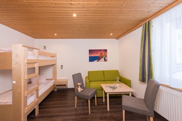 Kinderhotel: Kinderzimmer "Familienzimmer Großer Glockner" - Hotel Eggerhof