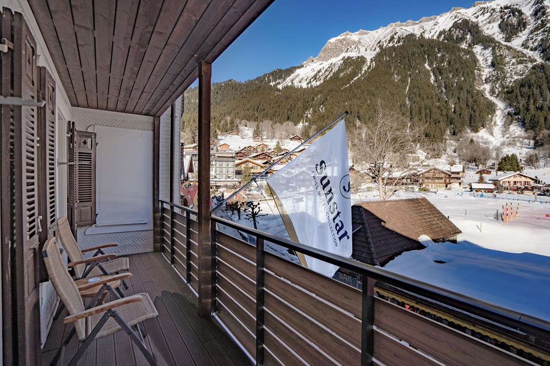 Kinderhotel: Balkon mit Bergsicht - Sunstar Hotel Wengen - Sunstar Hotel Wengen