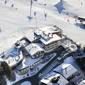 Familienhotel: Winterurlaub direkt an der Piste, 20 m zur Gondelbahn, Pole Position im Skicircus - Wellness-& Familienhotel Egger