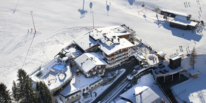 Familienhotel - Fieberbrunn - Winterurlaub direkt an der Piste, 20 m zur Gondelbahn, Pole Position im Skicircus - Wellness-& Familienhotel Egger