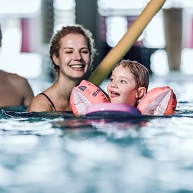 Kinderhotel: Schwimmen mit Kindern - Familienresort Ellmauhof - das echte All Inclusive ****S