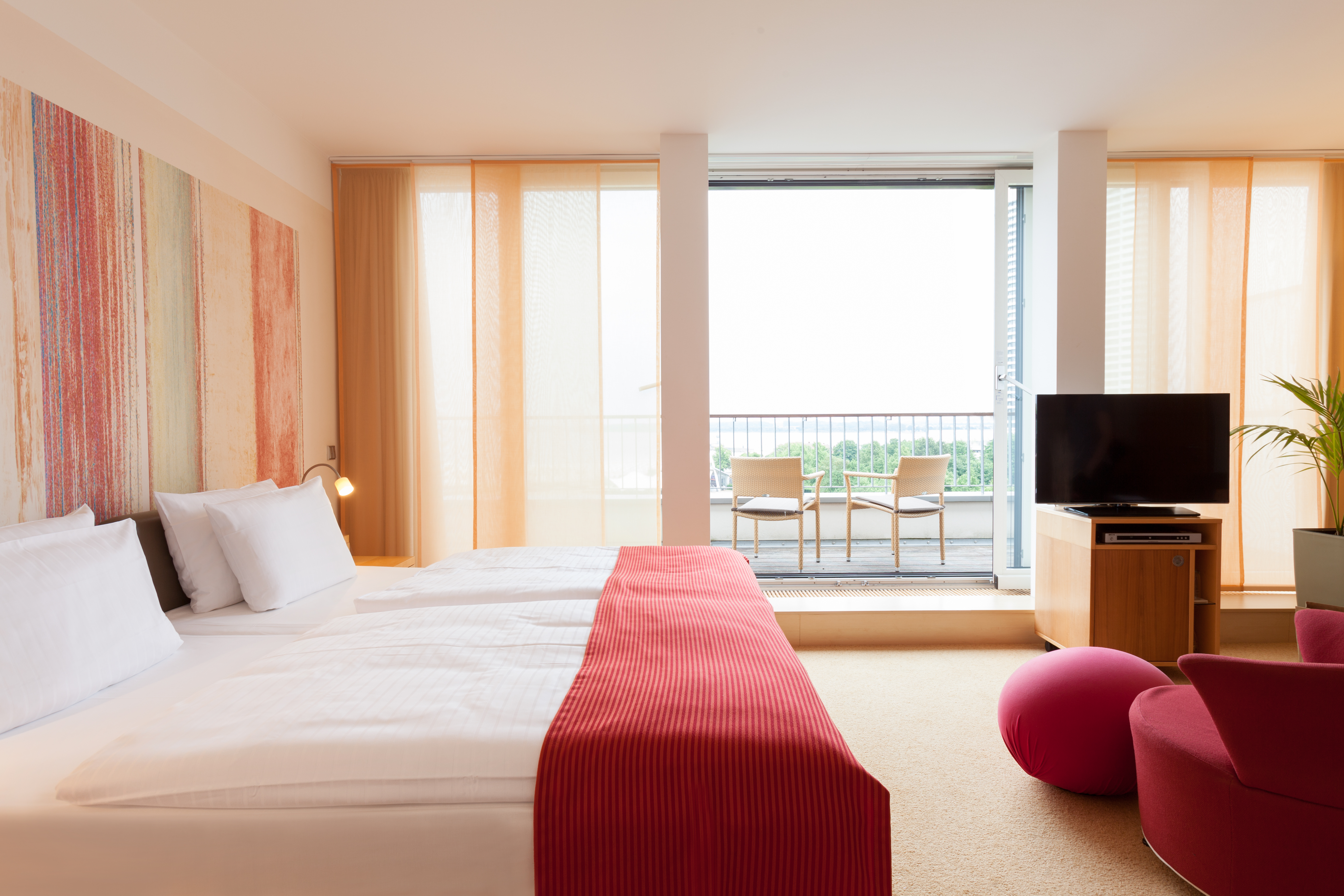 Familienhotel - Hallenbad - Region Schwerin - Junior Suite Penthouse mit Ausblick - A- ROSA Travemünde