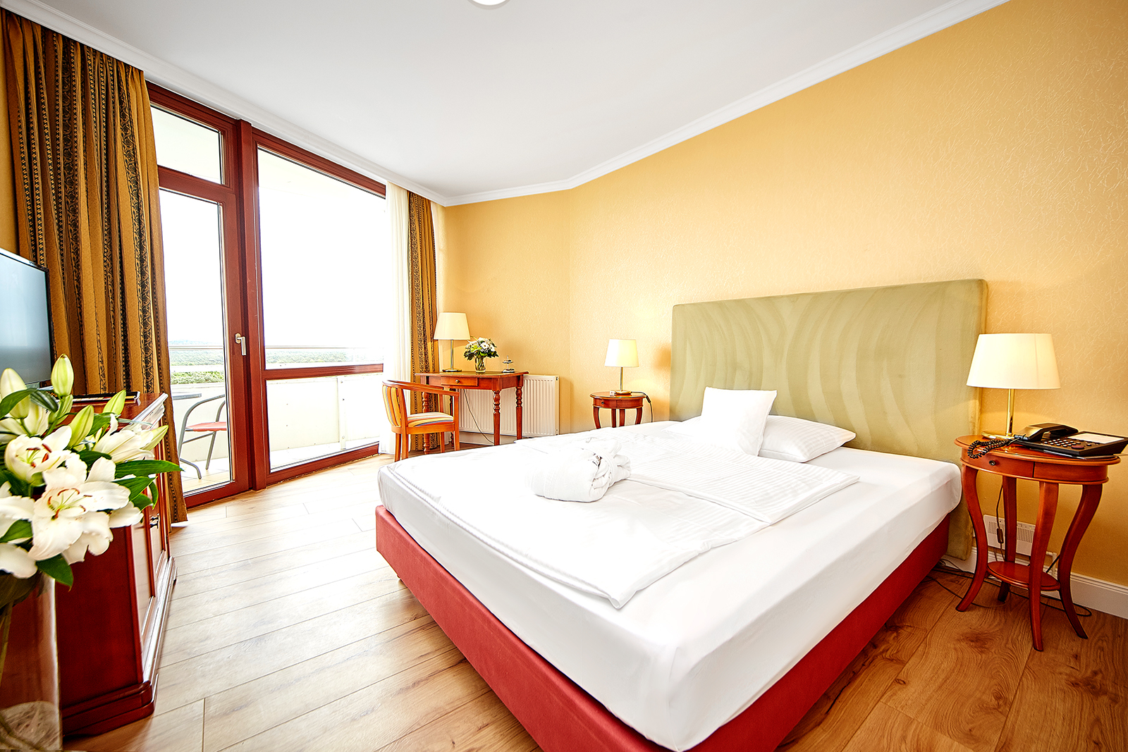 Familienhotel - Pools: Innenpool - Stralsund - Kuschelzimmer mit Meerblick - Cliff Hotel Rügen