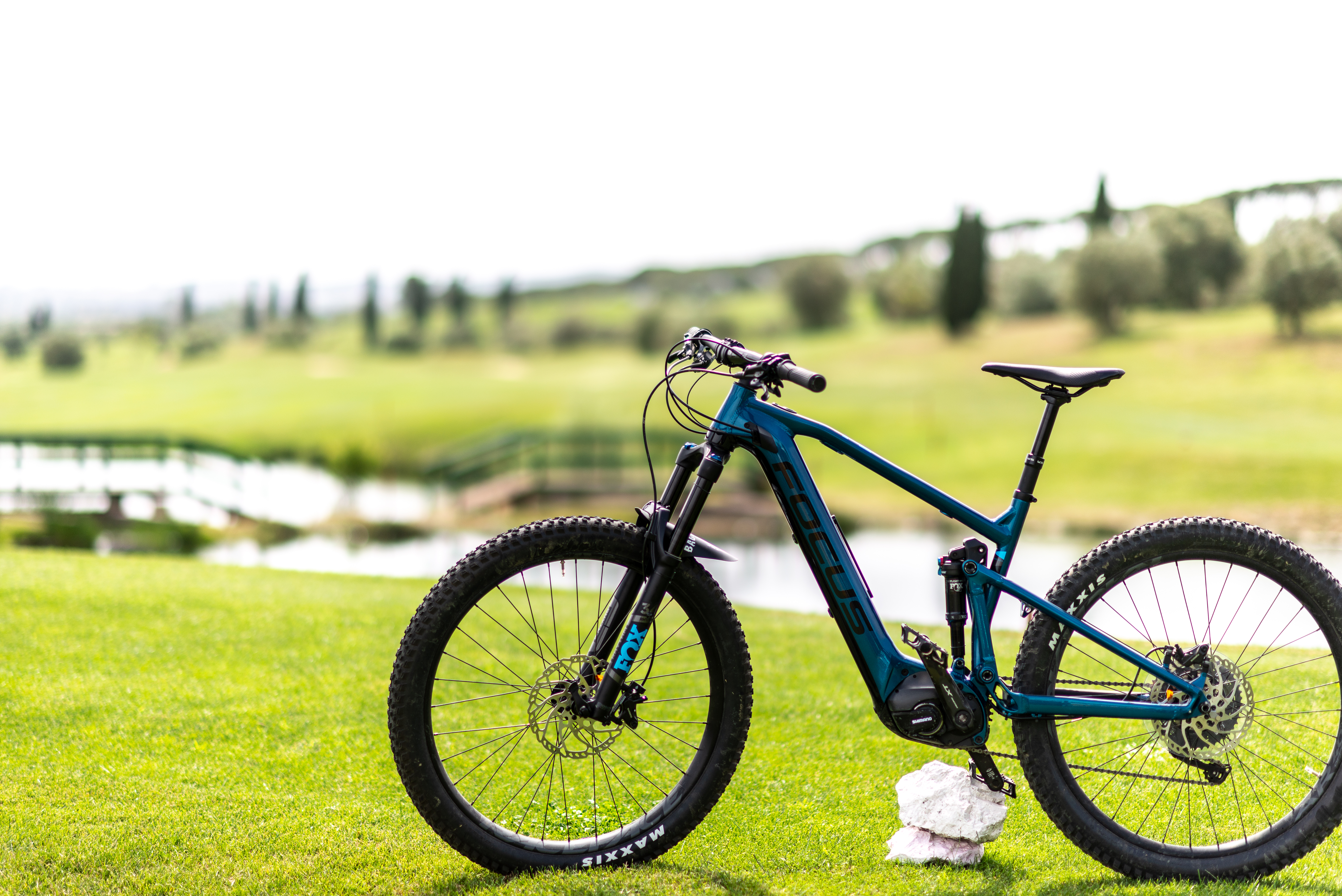 Kinderhotel: Sie können unvergessliche Erlebnisse mit unseren E-Bikes genießen oder eine geführte Tour anfragen, um die toskanische Maremma auf aktive und authentische Weise zu entdecken. - Il Pelagone Hotel & Golf Resort Toscana - Spielen | Entdecken