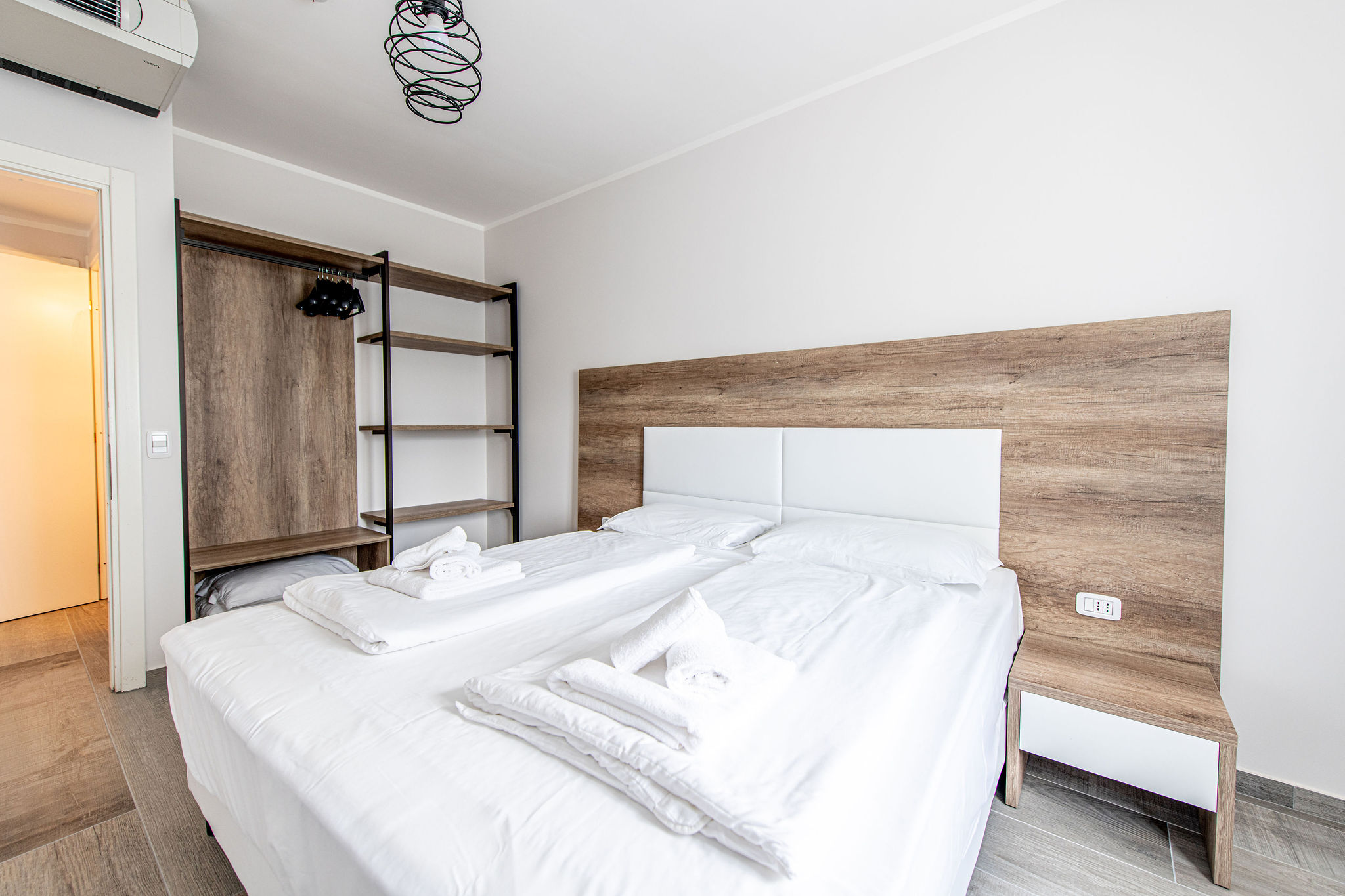 Kinderhotel: Renovierte Apartments in den Kategorien One-Room, Two-Room und Three-Room – modern eingerichtet und komfortabel für einen entspannten Aufenthalt. - Il Pelagone Hotel & Golf Resort Toscana - Hotel | Umgebung, Wohnen | Schlafen
