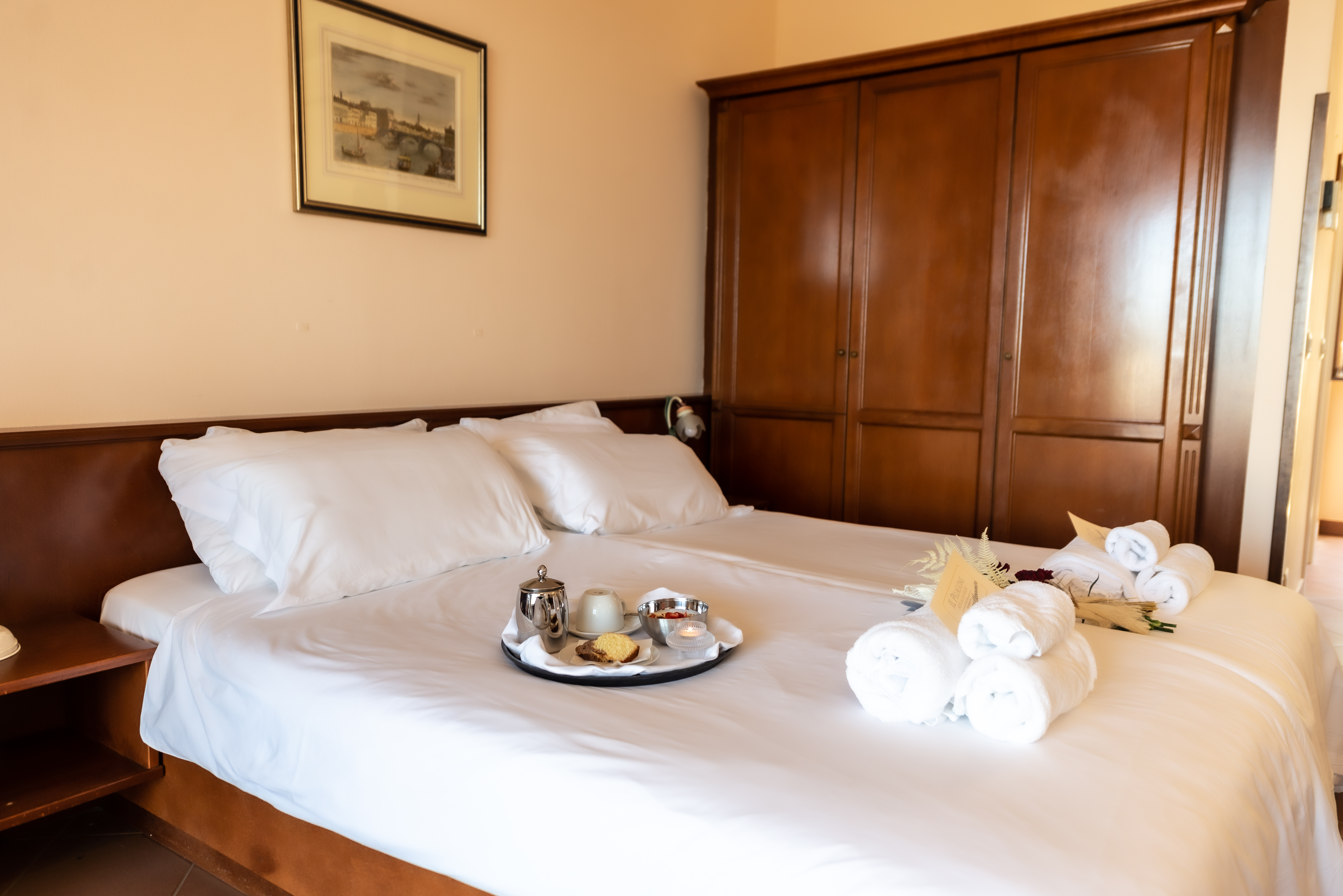 Kinderhotel: Unsere Apartments sind in den Kategorien One-Room, Two-Room und Three-Room verfügbar, komfortabel eingerichtet und ideal für einen entspannten Aufenthalt. - Il Pelagone Hotel & Golf Resort Toscana - Hotel | Umgebung, Wohnen | Schlafen