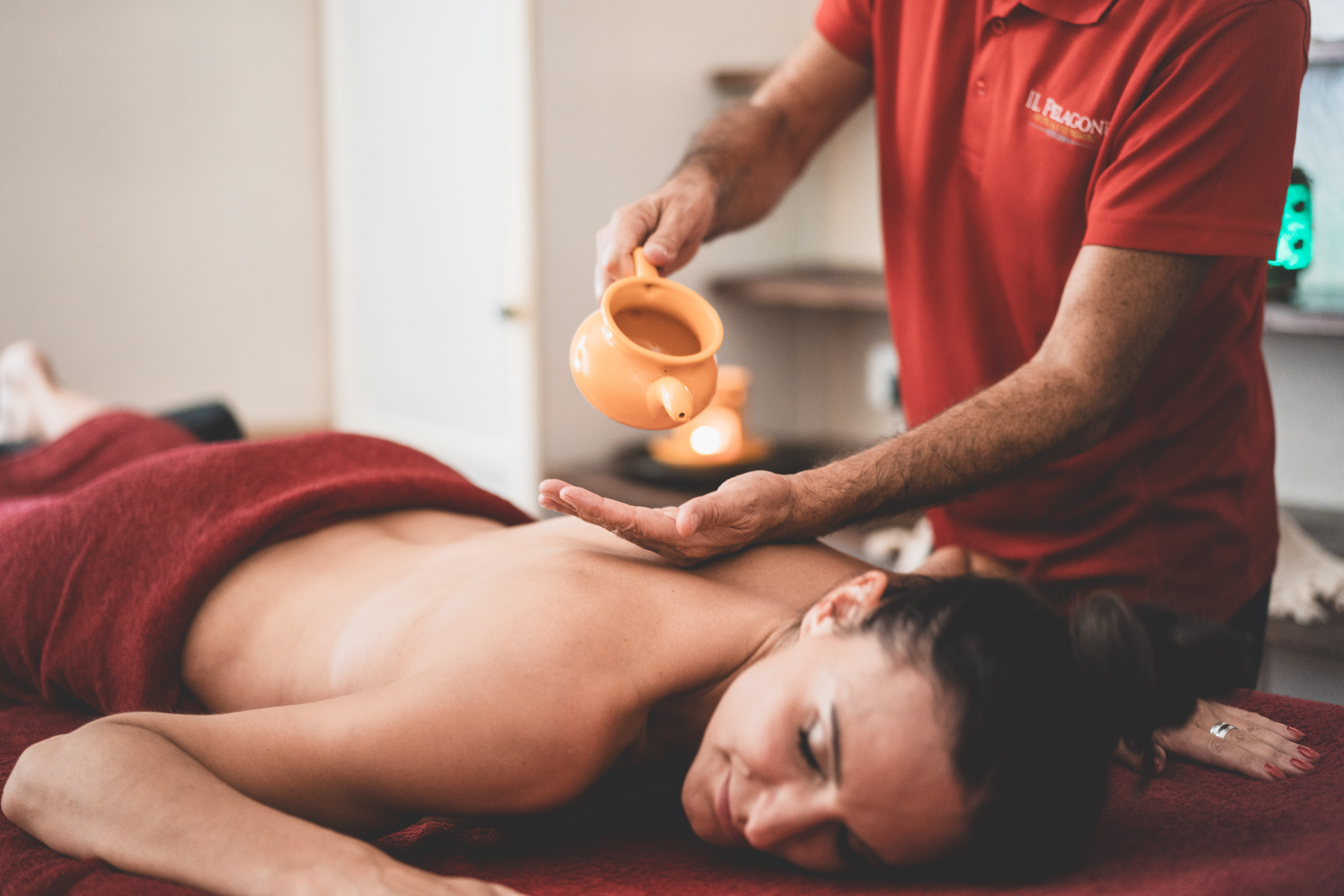 Kinderhotel: Unser Massagestudio „Le Toscanelle“ bietet Massagen für jeden Bedarf, inklusive ayurvedischer Behandlungen – für ein einzigartiges und entspannendes Erlebnis. - Il Pelagone Hotel & Golf Resort Toscana - Wasser | Wellness