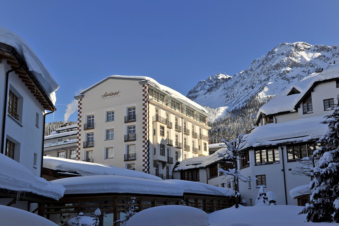 Kinderhotel: Aussenansicht im Winter - Hotel Schweizerhof