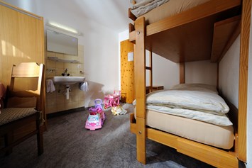 Kinderhotel: Kinderzimmer mit Etagenbett Swiss Family Hotel Alphubel - Swiss Family Hotel Alphubel ***