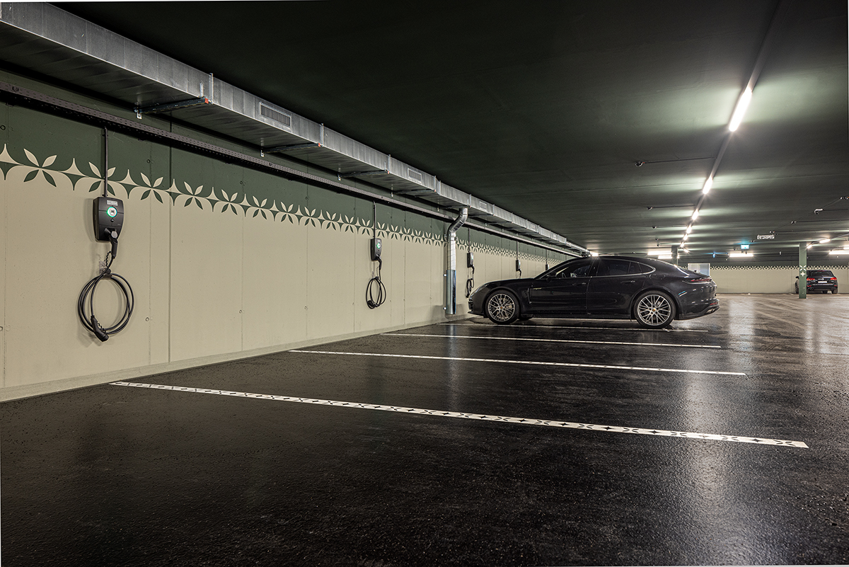 Kinderhotel: Garage mit E-Ladestationen NovaVolt Typ2  - Valbella Resort