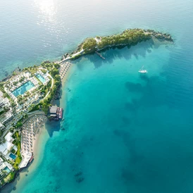 Kinderhotel: Corfu Imperial am Ende der panoramischen Halbinsel Kommeno - Corfu Imperial - Grecotel Beach Luxe Resort