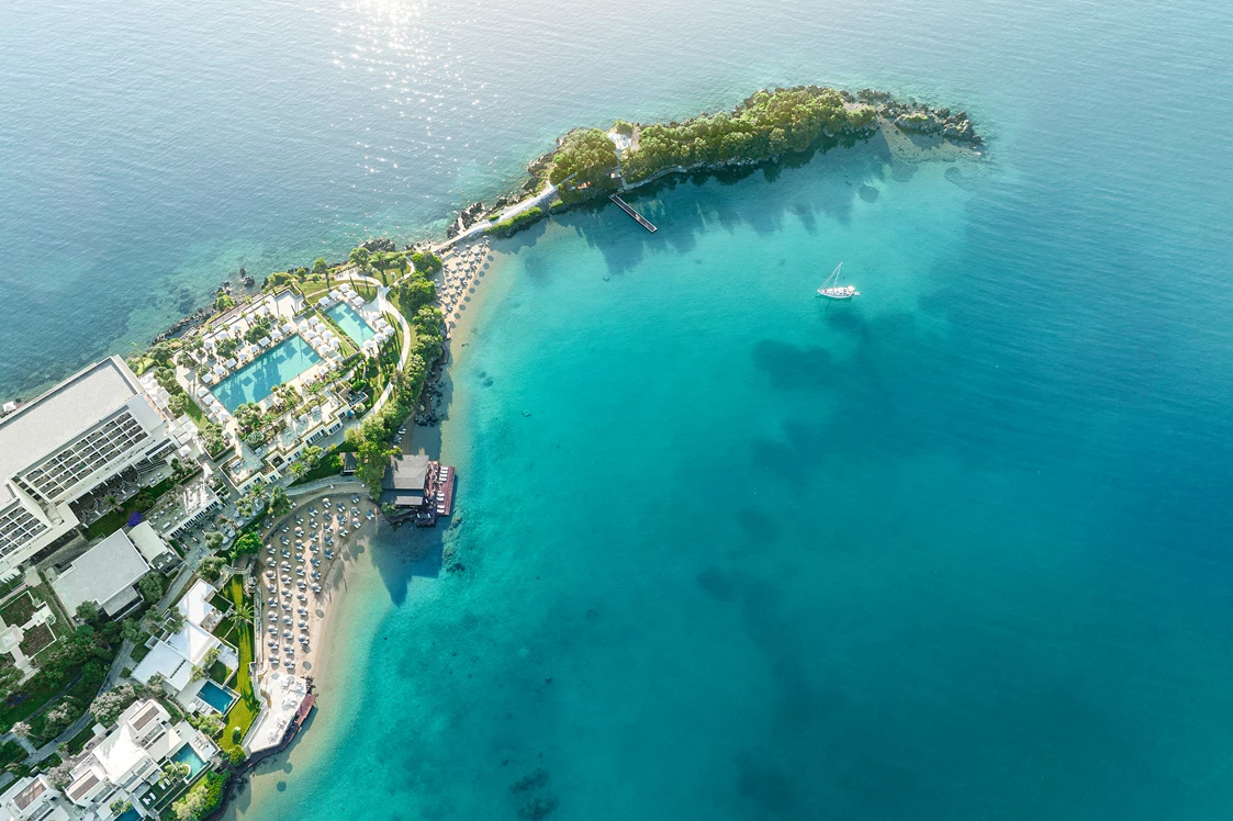 Kinderhotel: Corfu Imperial am Ende der panoramischen Halbinsel Kommeno - Corfu Imperial - Grecotel Beach Luxe Resort
