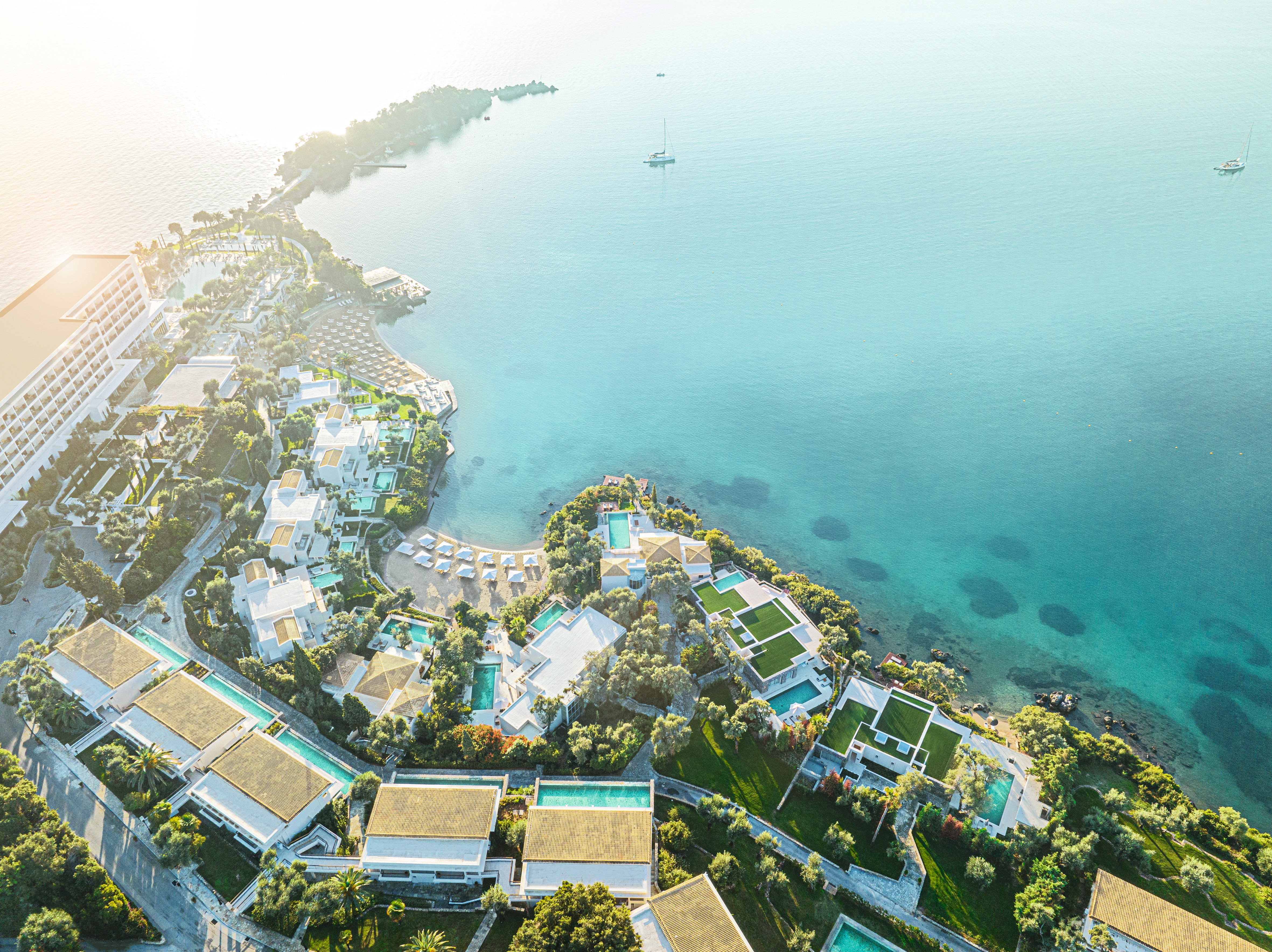Familienhotel - Verpflegung: Vollpension - Griechenland - Das Grecotel Corfu Imperial ist wahrscheinlich das am eindrucksvollsten gelegene Hotel Griechenlands, das über den Olivenhainen thront. - Corfu Imperial - Grecotel Beach Luxe Resort